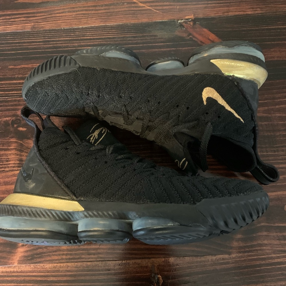 Lebron 16 Ep “I’m King” 2018 Black and gold Size Men’s 8